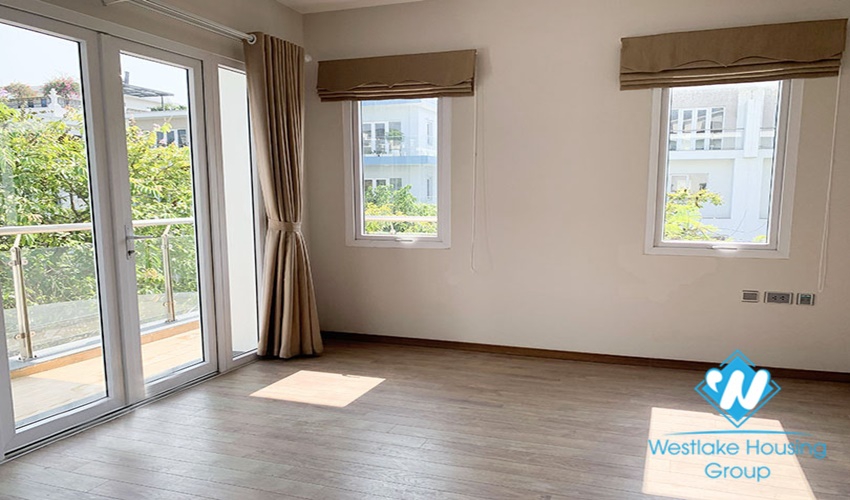 New beautiful villa with corner unit with large yard for rent